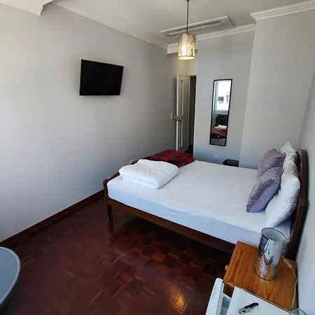 Authentic Lisbon Room With Ac, In Penha De Franca Daire Lisboa