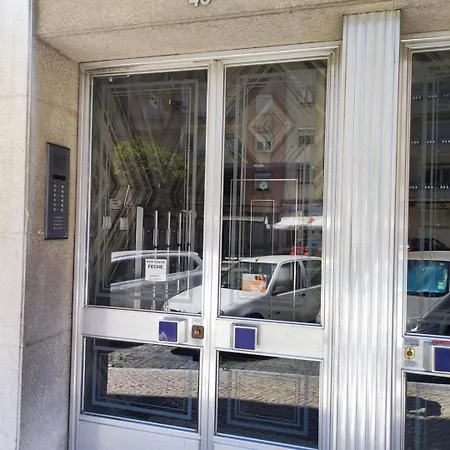 Authentic Lisbon Room With Ac, In Penha De Franca Lisboa