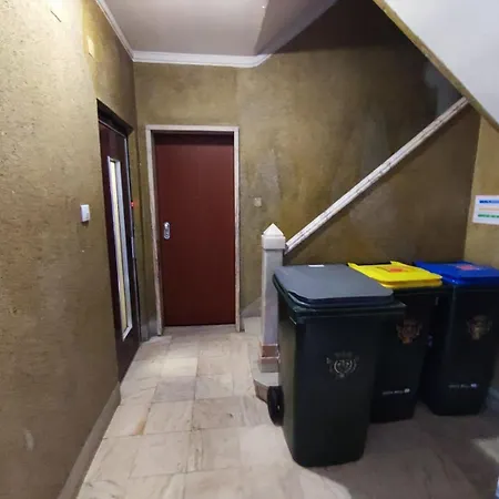 Authentic Lisbon Room With Ac, In Penha De Franca *