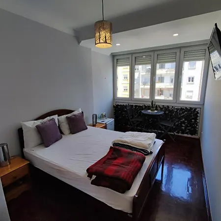 Authentic Lisbon Room With Ac, In Penha De Franca Lisboa
