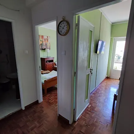 Authentic Lisbon Room With Ac, In Penha De Franca * Lisboa