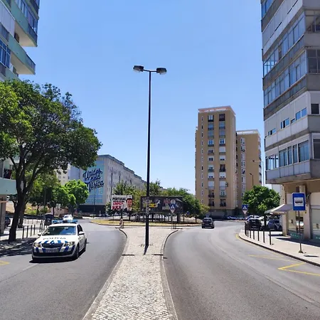 Apartman Authentic Lisbon Room With Ac, In Penha De Franca Lisboa