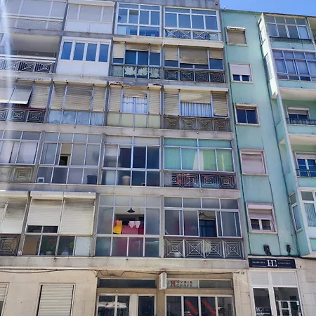Authentic Lisbon Room With Ac, In Penha De Franca Διαμέρισμα