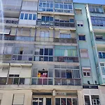 Lisbon, With Ac In Penha De Franca, Apartamento