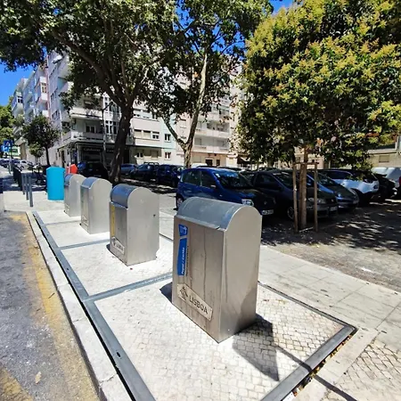 Authentic Lisbon Room With Ac, In Penha De Franca * ליסבון