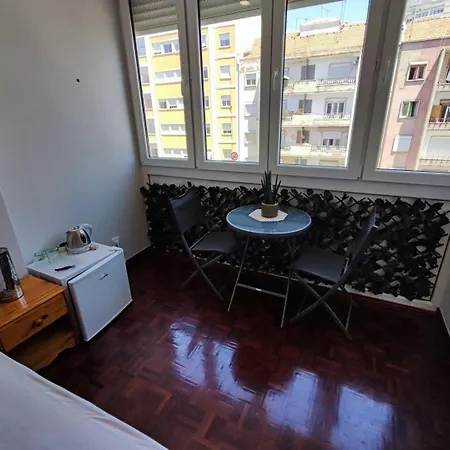 Authentic Lisbon Room With Ac, In Penha De Franca *