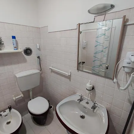 Lisbon, Authentic With Ac, In Penha De França Apartamento